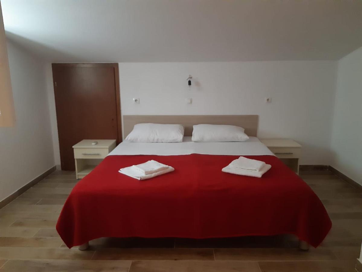 Apartmani i sobe Grga Starigrad Paklenica Exteriör bild
