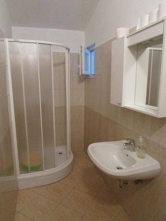 Apartmani i sobe Grga Starigrad Paklenica Rum bild