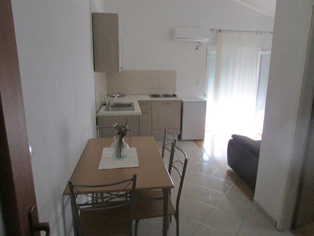 Apartmani i sobe Grga Starigrad Paklenica Rum bild