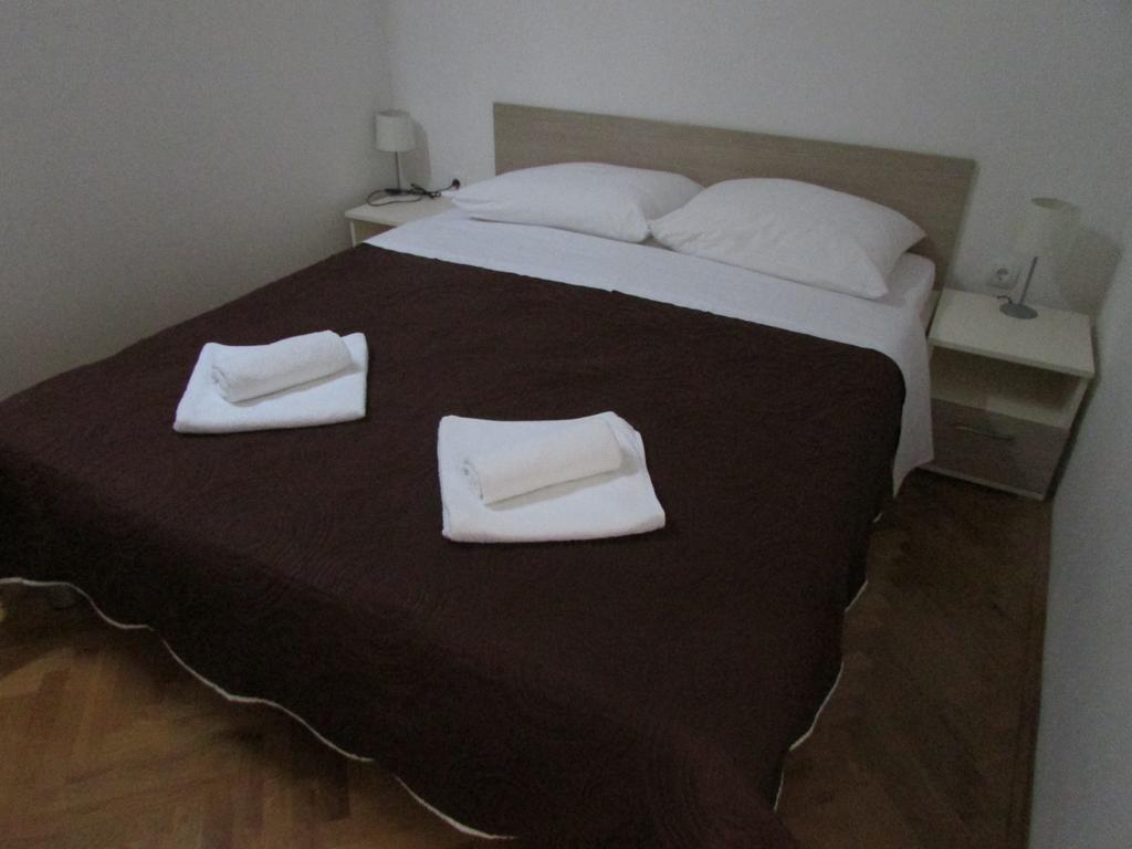 Apartmani i sobe Grga Starigrad Paklenica Rum bild