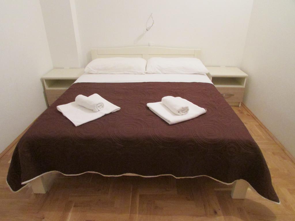 Apartmani i sobe Grga Starigrad Paklenica Rum bild