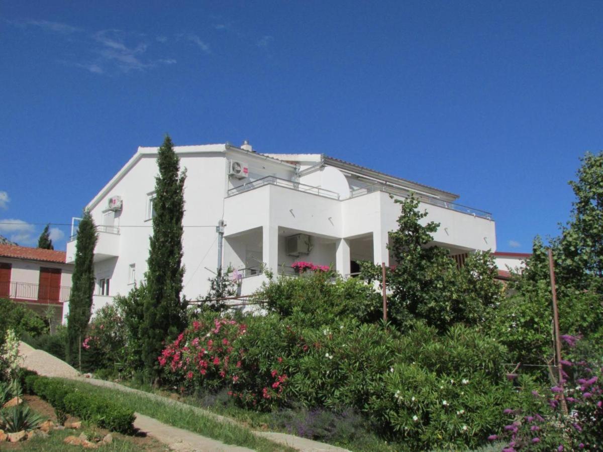 Apartmani i sobe Grga Starigrad Paklenica Exteriör bild