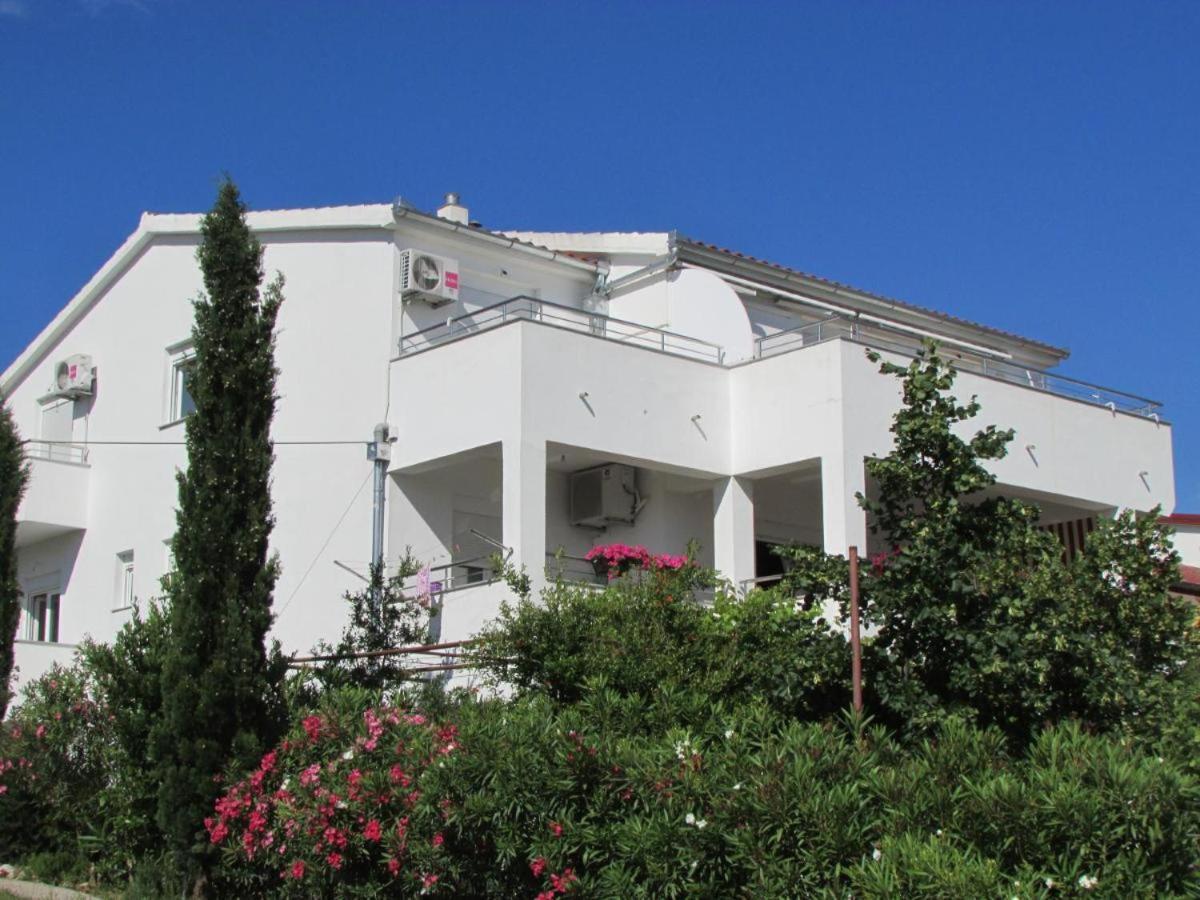 Apartmani i sobe Grga Starigrad Paklenica Exteriör bild