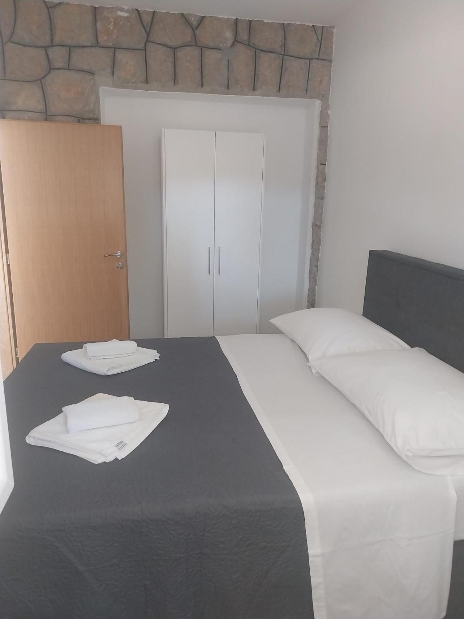 Apartmani i sobe Grga Starigrad Paklenica Exteriör bild