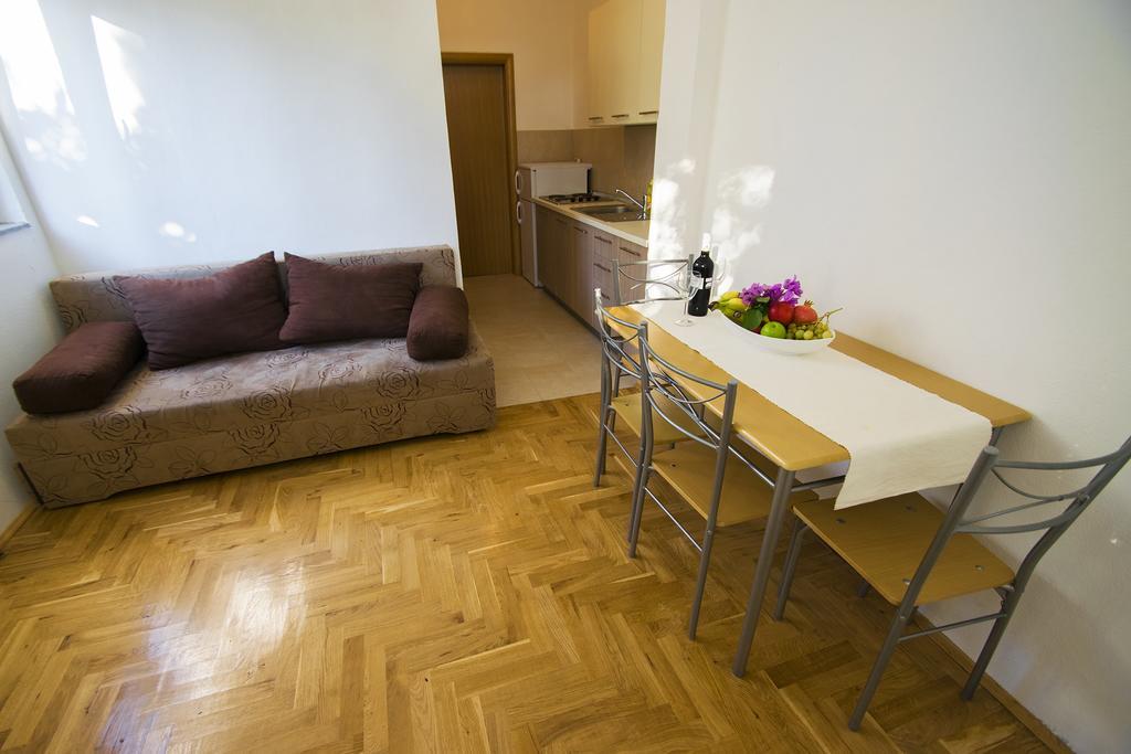 Apartmani i sobe Grga Starigrad Paklenica Exteriör bild